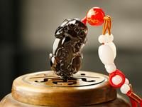 摆放貔貅的脚下可以垫红布吗