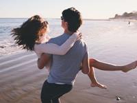 新欢和旧爱你该选择哪一个呢