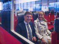 宁可坐动车也不肯坐飞机的生肖都有谁