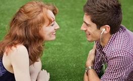 跟AB血型的人谈友谊，比谈恋爱靠谱