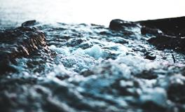 梦见自己潜入海底是什么意思