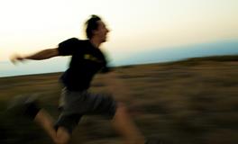 梦见自己被女人追是什么意思