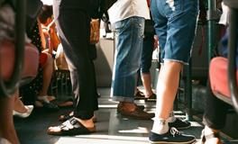 梦见自己在挤公交车是什么意思