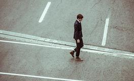 梦见自己横穿马路是什么意思