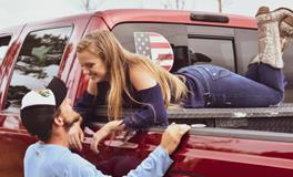 梦见丈夫和别的女人在一起