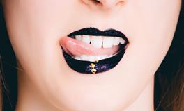 梦到门牙右边的牙掉了