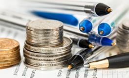 女人梦见把钱给别人