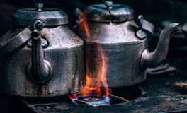 梦见拉大便旁边有人