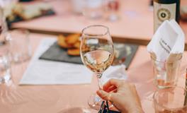 梦到喂别人的小孩吃饭