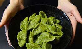 梦见别人在吃饭