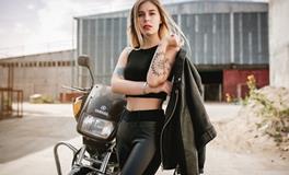 属鸡女的独特魅力