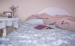 卧室床头怎样摆旺财