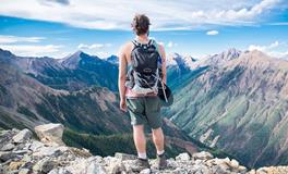 梦见两个朋友在悬崖上