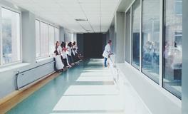 梦见和暗恋的人一起去医院