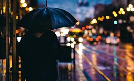 梦见下大雨淹死人