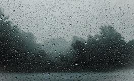 梦见山上下雨是什么意思