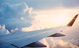 梦见自己开飞机在天上飞是什么意思