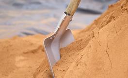 梦见自己从坑里爬出来