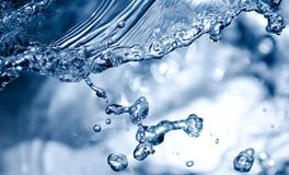 梦见自己被人从岸边拉下水