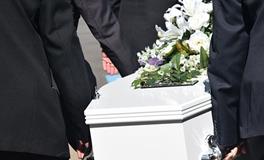 梦见自己参加亲人的葬礼