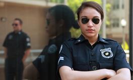 梦见出门买东西遇到警察