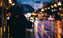 梦见下雨出租车迟迟不来