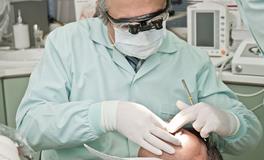 梦见牙齿掉落只剩几颗