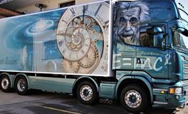 梦见自己被蓝色大卡车撞死