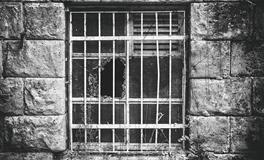 梦见去监狱看望自己的父亲