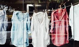 梦见自己在晾衣服