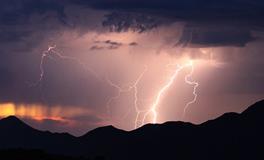 梦见打雷劈死人暗示了什么