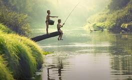 梦见发大水捉鱼好不好