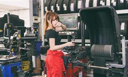 长得好看心态还好，老得最慢的4生肖女，一辈子不为钱操心