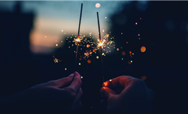 女命遇伤官运程，感情波动成常态